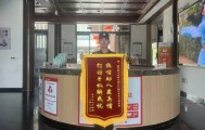 游客手机掉入水中 南阳保安热情相助