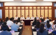 上海市委决定：杨咏梅履新职