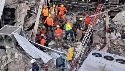 歌手正在演出，屋顶突然坍塌，已致79人死亡！知名球星与该国省长等遇难，总统宣布：全国哀悼3天