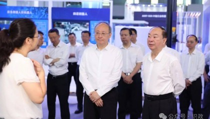 广东省党政代表团来京考察，尹力殷勇与黄坤明王伟中孟凡利参加有关活动并座谈交流