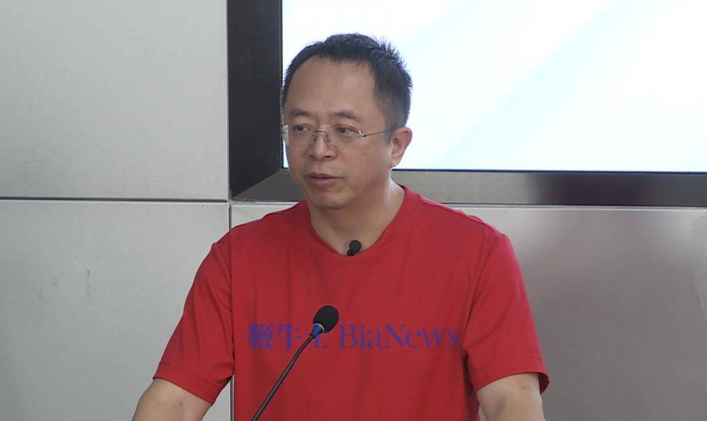 周鸿祎笑称要找王小川借钱