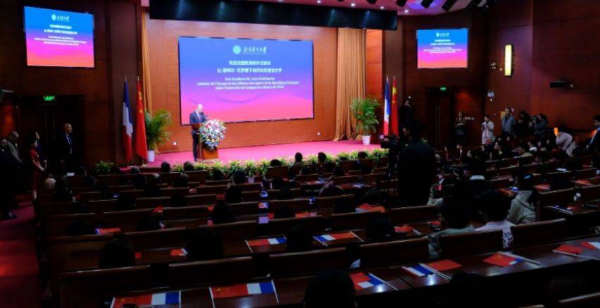 自作自受，美国关税政策反噬，欧洲力推去美国风险